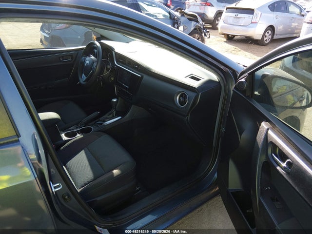 46216249 :رقم المزاد ، 2T1BURHE0JC052687 vin ، 2018 Toyota Corolla Le مزاد بيع