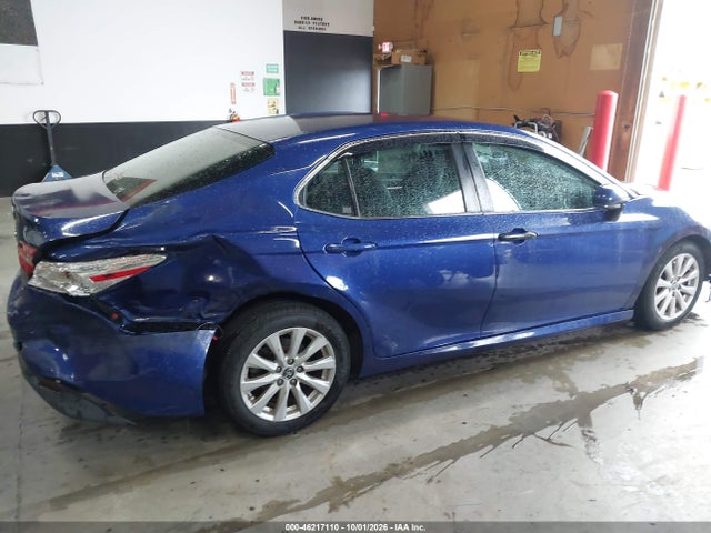 2018 Toyota Camry Le მანქანა იყიდება აუქციონზე, vin: 4T1B11HK2JU563218, აუქციონის ნომერი: 46217110