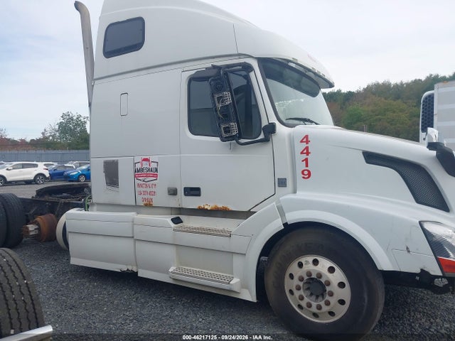 46217125 :رقم المزاد ، 4V4NC9EH3EN152143 vin ، 2014 Volvo Vn Vnl مزاد بيع