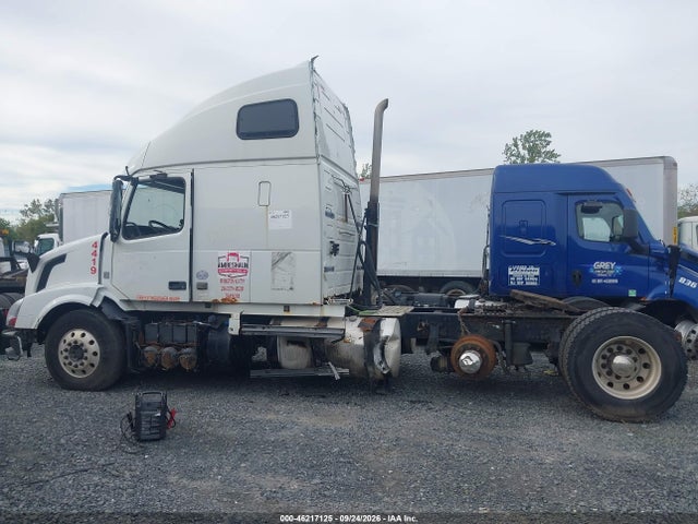 46217125 :رقم المزاد ، 4V4NC9EH3EN152143 vin ، 2014 Volvo Vn Vnl مزاد بيع