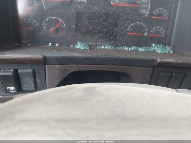 46217125 :رقم المزاد ، 4V4NC9EH3EN152143 vin ، 2014 Volvo Vn Vnl مزاد بيع