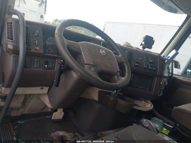 46217125 :رقم المزاد ، 4V4NC9EH3EN152143 vin ، 2014 Volvo Vn Vnl مزاد بيع