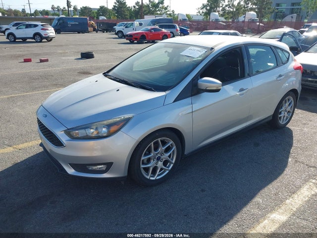 Ford FOCUS SE 2015 1FADP3K24FL326331 Image 2