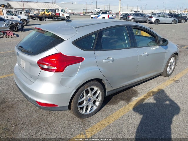 Ford FOCUS SE 2015 1FADP3K24FL326331 Image 4