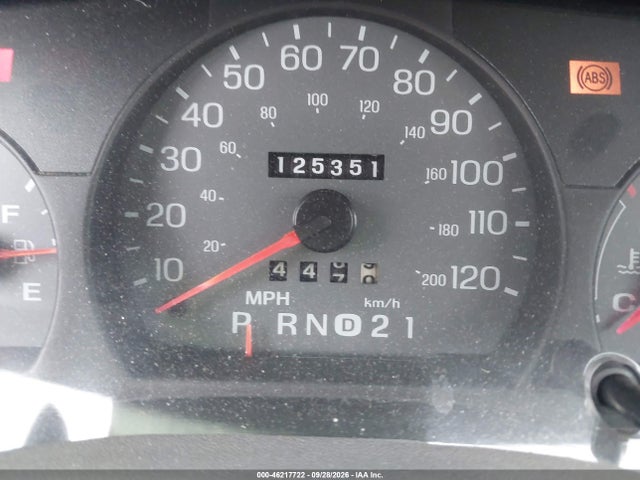 46217722 :رقم المزاد ، 2MEFM74W52X636681 vin ، 2002 Mercury Grand Marquis Gs مزاد بيع