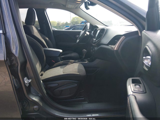 Продажа на аукционе авто 2016 Jeep Cherokee Latitude, vin: 1C4PJMCB1GW300735, номер лота: 46217942