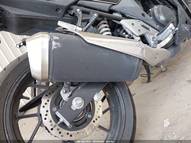 Suzuki GSX250R 2018 LC6DN11A3J1100987 Image 15