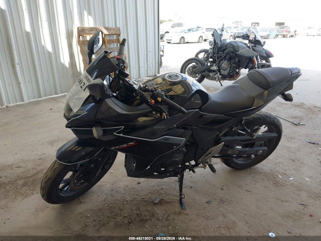 Suzuki GSX250R 2018 LC6DN11A3J1100987 Image 2