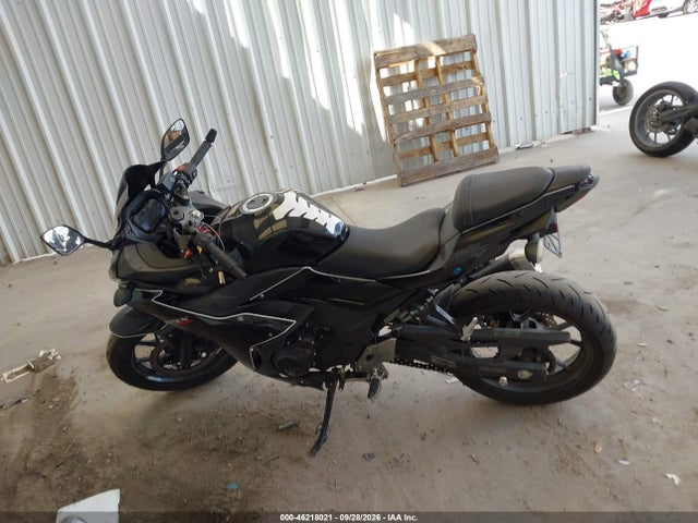 Suzuki GSX250R 2018 LC6DN11A3J1100987 Image 13