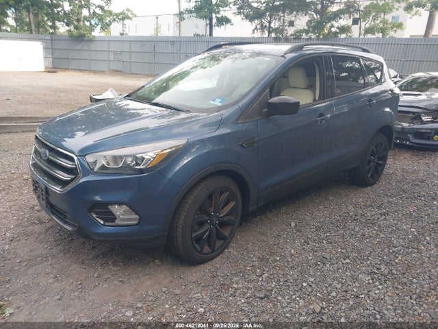 46218041 :رقم المزاد ، 1FMCU0HD2JUC33053 vin ، 2018 Ford Escape Sel مزاد بيع