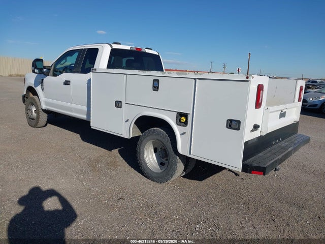 46218246 :رقم المزاد ، 1FD8X3H61NEC27776 vin ، 2022 Ford F-350 Chassis Xl مزاد بيع