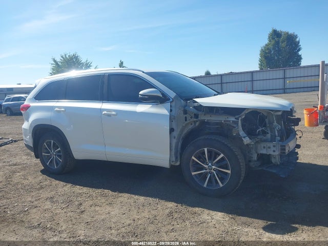 Toyota Highlander Xle 2018 5TDJZRFHXJS536867 Image 14