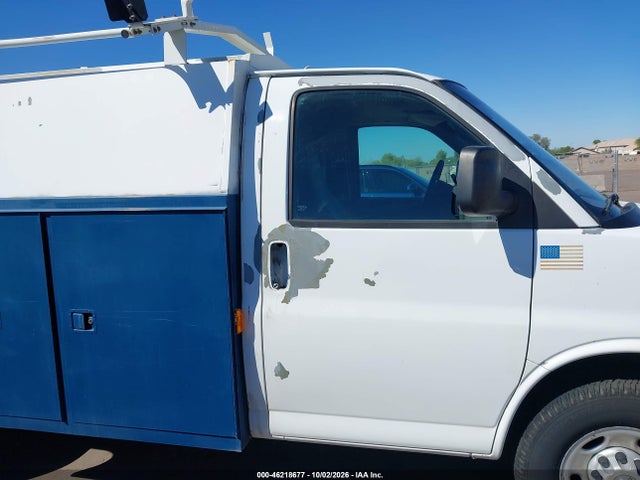 46218677 :رقم المزاد ، 1GBHG31UX41170050 vin ، 2004 Chevrolet Express Cutaway مزاد بيع