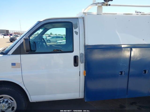 46218677 :رقم المزاد ، 1GBHG31UX41170050 vin ، 2004 Chevrolet Express Cutaway مزاد بيع