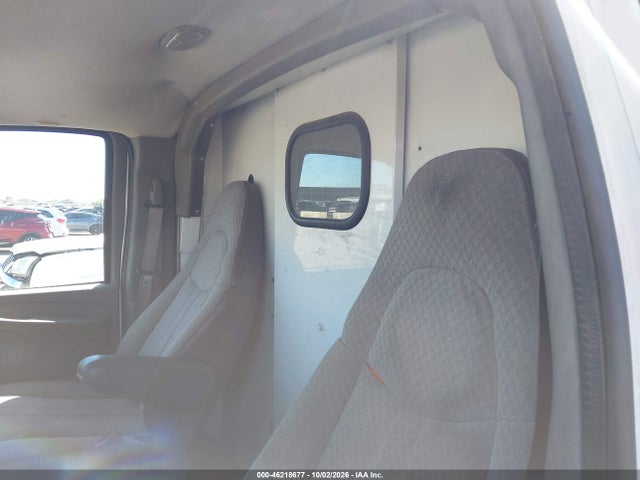 46218677 :رقم المزاد ، 1GBHG31UX41170050 vin ، 2004 Chevrolet Express Cutaway مزاد بيع