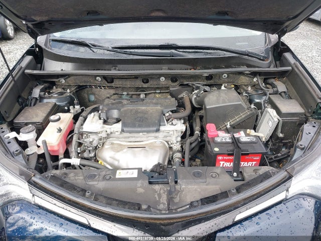 JTMBFREV4JJ190851 Toyota RAV4 LE