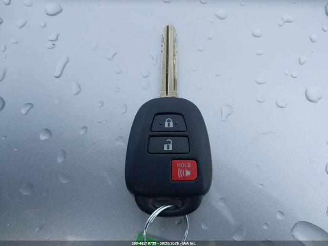 JTMBFREV4JJ190851 Toyota RAV4 LE