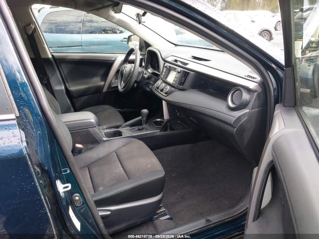 JTMBFREV4JJ190851 Toyota RAV4 LE