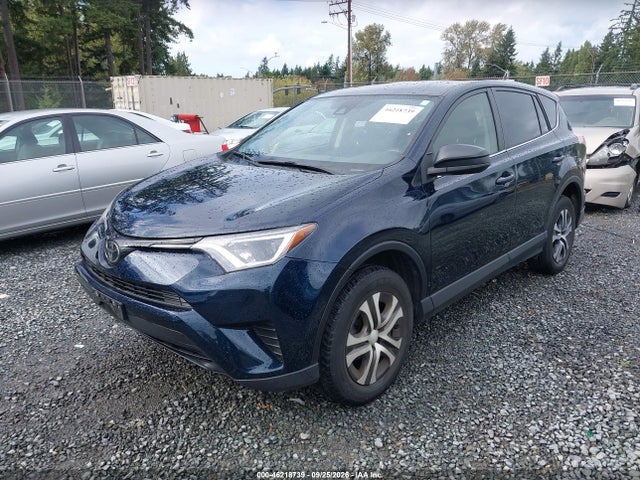 JTMBFREV4JJ190851 Toyota RAV4 LE