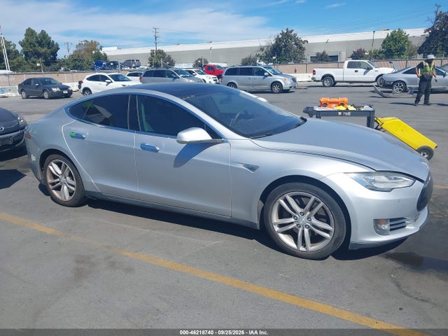 46218740 :رقم المزاد ، 5YJSA1CN2DFP26274 vin ، 2013 Tesla Model S مزاد بيع