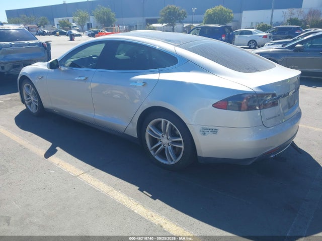46218740 :رقم المزاد ، 5YJSA1CN2DFP26274 vin ، 2013 Tesla Model S مزاد بيع