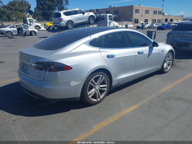 46218740 :رقم المزاد ، 5YJSA1CN2DFP26274 vin ، 2013 Tesla Model S مزاد بيع