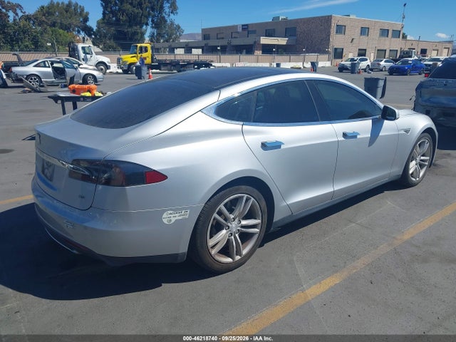 46218740 :رقم المزاد ، 5YJSA1CN2DFP26274 vin ، 2013 Tesla Model S مزاد بيع