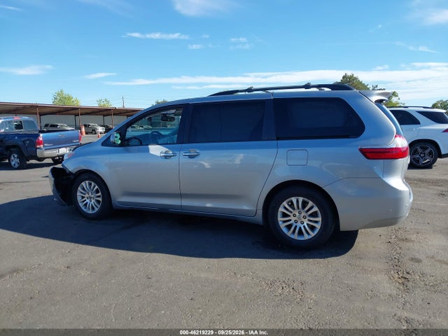 46219229 :رقم المزاد ، 5TDYK3DC2FS677558 vin ، 2015 Toyota Sienna Xle Premium 8 Passenger مزاد بيع