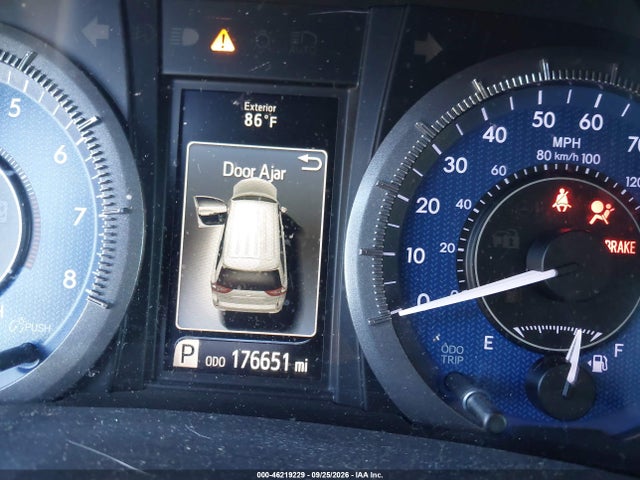46219229 :رقم المزاد ، 5TDYK3DC2FS677558 vin ، 2015 Toyota Sienna Xle Premium 8 Passenger مزاد بيع