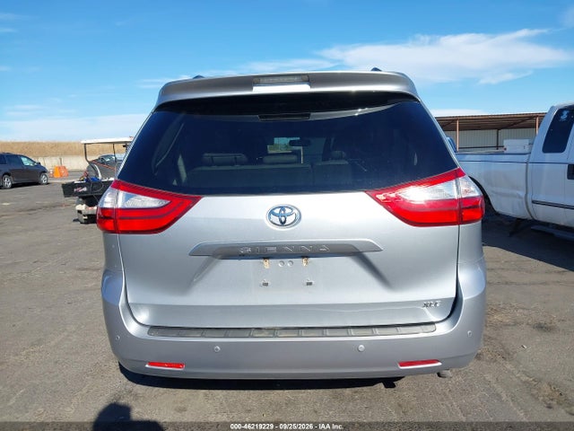 46219229 :رقم المزاد ، 5TDYK3DC2FS677558 vin ، 2015 Toyota Sienna Xle Premium 8 Passenger مزاد بيع