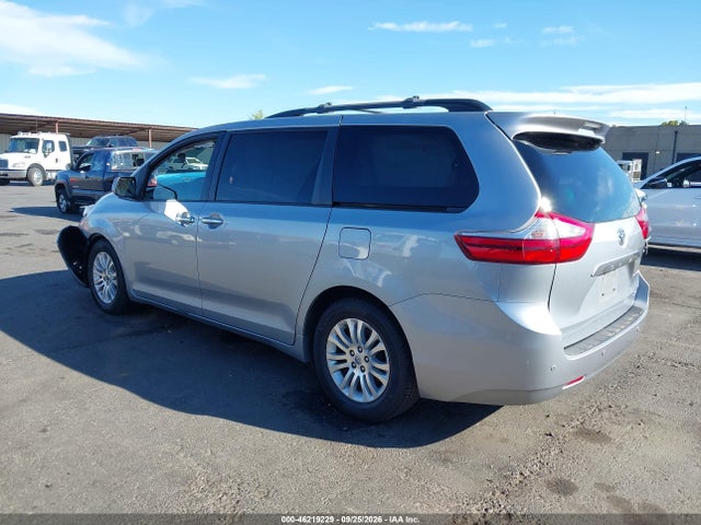 46219229 :رقم المزاد ، 5TDYK3DC2FS677558 vin ، 2015 Toyota Sienna Xle Premium 8 Passenger مزاد بيع