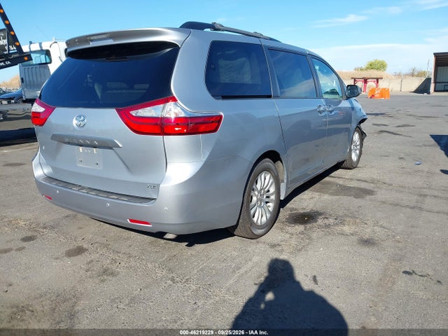 46219229 :رقم المزاد ، 5TDYK3DC2FS677558 vin ، 2015 Toyota Sienna Xle Premium 8 Passenger مزاد بيع