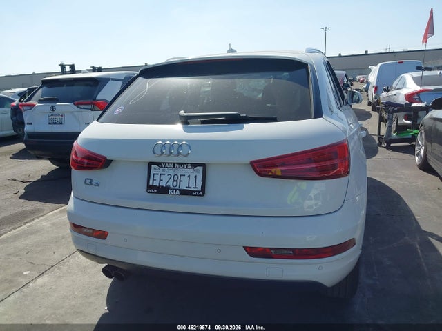 Audi Q3 2.0t Premium 2017 WA1BCCFS1HR015912 Image 17