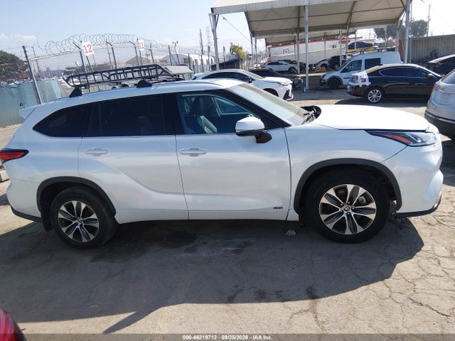 Toyota Highlander Hybrid Xle 2022 5TDHBRCH5NS545747 Image 13