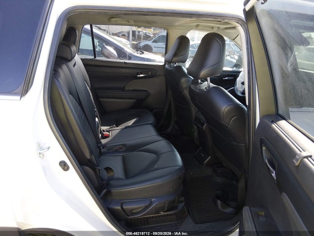Toyota Highlander Hybrid Xle 2022 5TDHBRCH5NS545747 Image 8