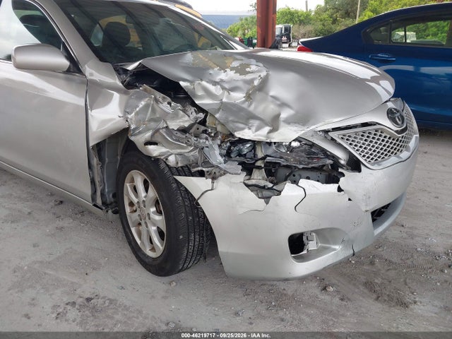 46219717 :رقم المزاد ، 4T1BF3EK3BU758358 vin ، 2011 Toyota Camry Le مزاد بيع