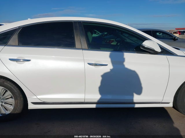 Продаж на аукціоні авто 2017 Hyundai Sonata Hybrid Se, vin: KMHE24L33HA064838, номер лоту: 46219798