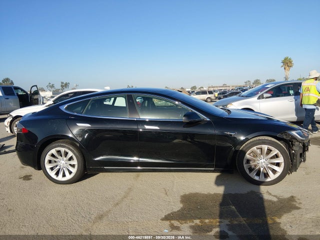 46219897 :رقم المزاد ، 5YJSA1E17HF209701 vin ، 2017 Tesla Model S 60/75 مزاد بيع