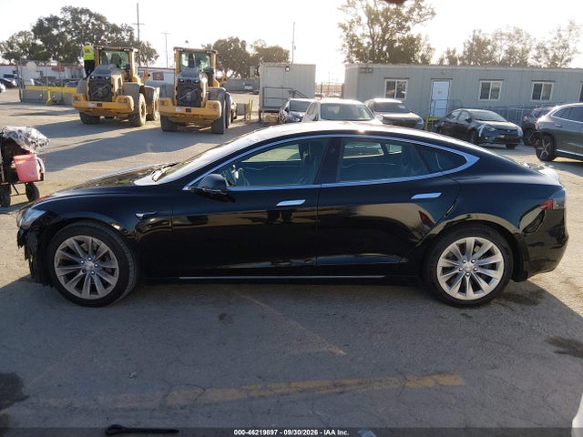 46219897 :رقم المزاد ، 5YJSA1E17HF209701 vin ، 2017 Tesla Model S 60/75 مزاد بيع