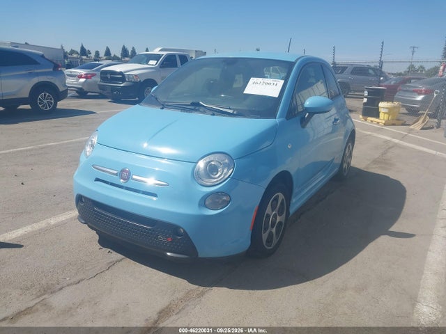 Fiat 500E BATTERY ELECTRIC 2017 3C3CFFGE4HT634365 Image 2