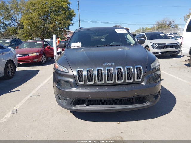 1C4PJLCB9HW560201 Jeep Cherokee Latitude Fwd