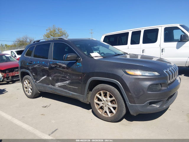 1C4PJLCB9HW560201 Jeep Cherokee Latitude Fwd