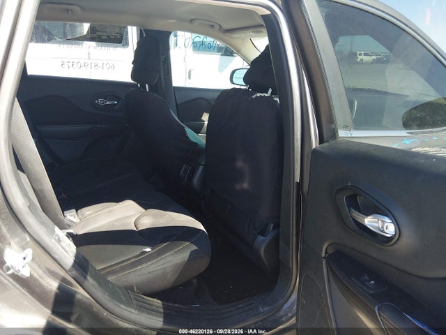 1C4PJLCB9HW560201 Jeep Cherokee Latitude Fwd