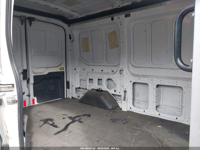 Ford Transit-250 2018 1FTYR1CM1JKA53504 Image 19