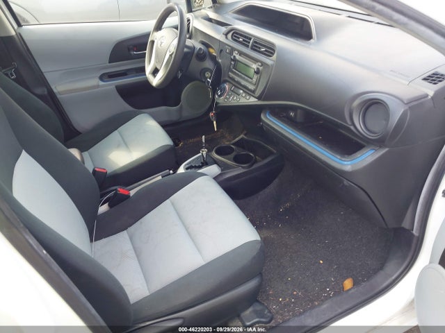 2013 Toyota Prius C Two მანქანა იყიდება აუქციონზე, vin: JTDKDTB3XD1043637, აუქციონის ნომერი: 46220203