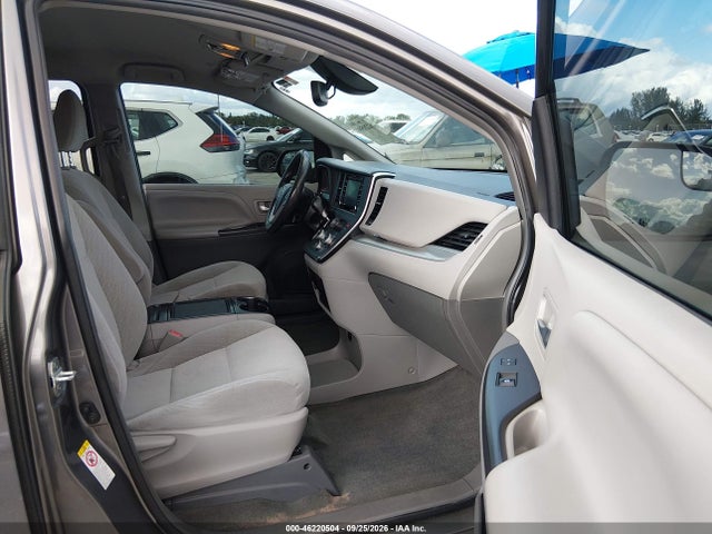 2019 Toyota Sienna Le 8 Passenger მანქანა იყიდება აუქციონზე, vin: 5TDKZ3DC3KS966265, აუქციონის ნომერი: 46220504