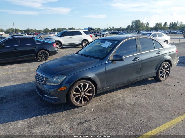 46220756 :رقم المزاد ، WDDGF8AB8ER323538 vin ، 2014 Mercedes-benz C 300 Luxury 4matic مزاد بيع
