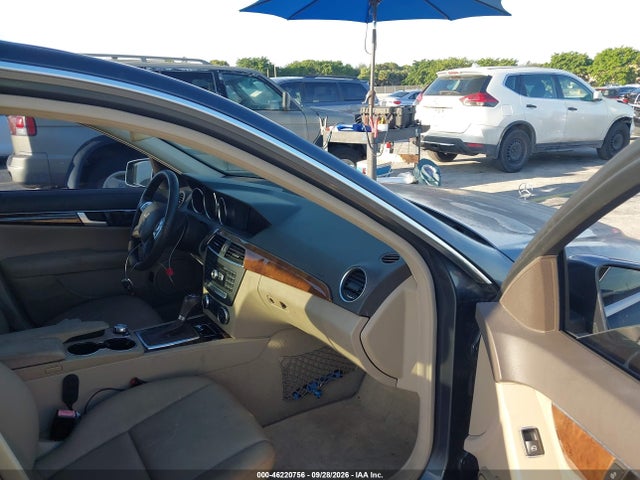 46220756 :رقم المزاد ، WDDGF8AB8ER323538 vin ، 2014 Mercedes-benz C 300 Luxury 4matic مزاد بيع