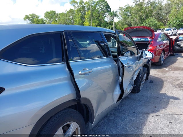 46220776 :رقم المزاد ، 5TDZZRAH4MS050537 vin ، 2021 Toyota Highlander Le مزاد بيع