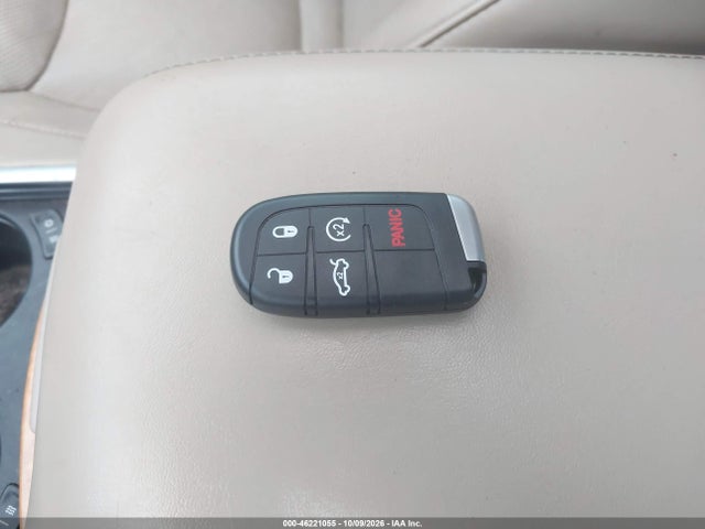 46221055 :رقم المزاد ، 2C3CCAET3DH517067 vin ، 2013 Chrysler 300c مزاد بيع